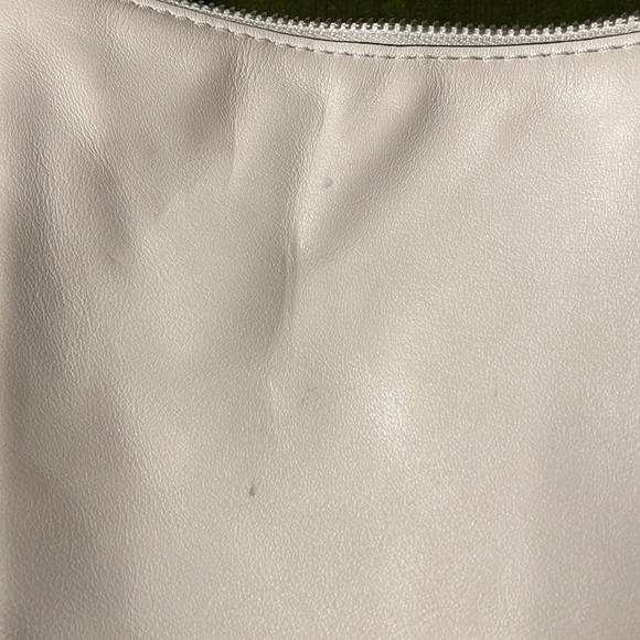 Michael Kors White Leather Piper Large Shoulder Bag - Picture 2 of 8
